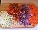Foto del paso 2 de la receta: PASTA CON VERDURAS AL WOK 🍅 🧅🍆🥕