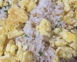 Foto langkah ke 2 dari resep Nasi Goreng Telur (Egg Fried Rice).