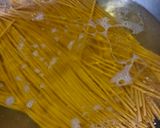 Foto langkah ke 1 dari resep Mie Gomak Goreng Khas Medan.