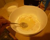 Pudingos vaníliakrém tortába, süteménybe recept fázis 1 fotója