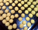 Gambar langkah 3 resipi Biskut almond D london.