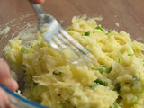Bolitas de arroz con papas rellenas de queso