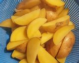Foto langkah ke 2 dari resep Potatoes Wedges.