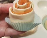 Foto del passaggio 2 della ricetta Fiori di sfoglia salmone e taleggio