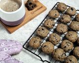 Foto langkah ke 4 dari resep Chewy and Soft Monster Cookies with Dark Choco.