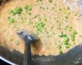 A picture of step 5 of Methi Matar Malai.