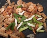Foto langkah ke 6 dari resep Udang Tumis Mentega.