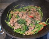（台灣國產帶皮羊肉）沙茶羊肉炒空心菜（購自悠活農村）的食譜步驟4照片