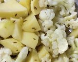 A picture of step 2 of Cauliflower and potatoes.