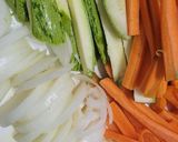Foto del paso 2 de la receta: Salteado de pollo y verduras al wok 🍗🧅🥕🧄