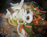 Foto langkah ke 2 dari resep Ayam Goreng Kunyit ala Kedai Bakar Malaysia.