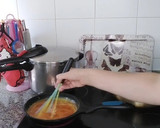Foto del paso 3 de la receta: Papas a lo pobre con huevos revueltos