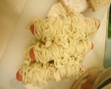 Foto langkah ke 3 dari resep Sosis gulung mie telor.