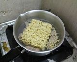 Foto langkah ke 6 dari resep Indomie bumbu kuah susu.