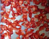 Foto langkah ke 2 dari resep Strawberry Milk Pudding.