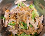 雞腿肉拌青花菜的食譜步驟4照片