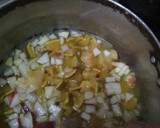 Foto del paso 1 de la receta: Mermelada con una manzana una naranja reducida en azúcar 🍏🍎🍊