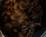 Foto del paso 2 de la receta: Hongos de pino al escabeche