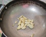 A picture of step 1 of Garlic chutney.