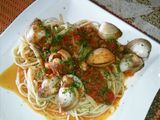 Espagueti con Salsa Roja de Moluscos 