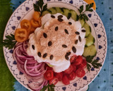 Foto del paso 5 de la receta: Ensalada multicolor de tomates cherry rojos y amarillos con cebolla morada y pepino ❤️💛💜💚