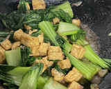 Foto langkah ke 3 dari resep Tumis Pokcoy Tahu Saus Tiram.