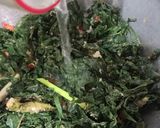 Foto langkah ke 3 dari resep Tumis Daun Singkong Teri.