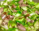 Hình bước làm 2 của món Tim gà xào mướp