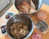 Foto langkah ke 1 dari resep Rainbow Gyoza Babi Udang Non Halal.