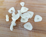 Foto del paso 1 de la receta: Sepia con habas y guisantes