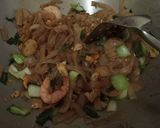 Foto langkah ke 5 dari resep Kwetiau Goreng Seafood.