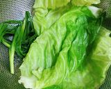 Hình bước làm 2 của món Canh Bắp Cải Sú Cuộn Thịt