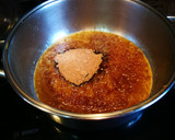 Foto del paso 4 de la receta: Semifrío de algarroba con galletas