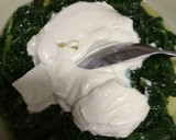 Foto del paso 1 de la receta: Hojaldre de espinaca y queso sobre crema de piquillos