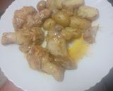 Foto del paso 7 de la receta: Jamoncitos de pollo sabrosos al horno con guarnición