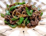 A picture of step 4 of Quick Side Dish: Sweet and Savory Stir-Fried Beef and Bell Peppers.
