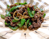A picture of step 4 of Quick Side Dish: Sweet and Savory Stir-Fried Beef and Bell Peppers.