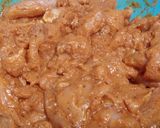 A picture of step 1 of Chicken jalferazi with egg rice.