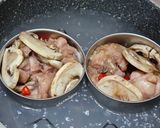 Foto langkah ke 7 dari resep Ayam Kukus Jamur.