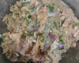 A picture of step 3 of Potato paratha with onion raita.