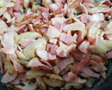 Foto del paso 2 de la receta: Pasta tiburón🦈 o coditos a la carbonara