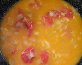 Foto del paso 3 de la receta: Filetes de merluza en salsa de pimientos de piquillo con huevo