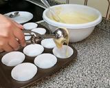 Foto del paso 4 de la receta: Magdalenas caseras y esponjosas / con copete / ponquesitos / cupcake