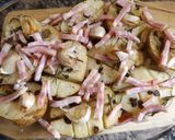 Foto del paso 4 de la receta: Patatas tajeadas asadas al romero con ajo y bacon