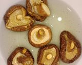 รูปขั้นตอนการทำที่ 1 ของ ไก่นึ่งเกาลัดสไตล์อันฮุย (Anhui-Style Steamed Chicken and Chestnuts)