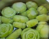 Hình bước làm 5 của món Gà xào nấm cải thìa