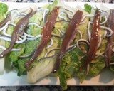 Foto del paso 2 de la receta: Cogollos de lechuga con anchoas y gulas