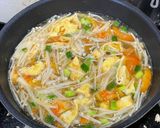 Foto langkah ke 7 dari resep 84. Sup Enokitake Telur Dadar.