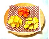 A picture of step 6 of Oven-Baked Vegetable Chips.