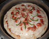 A picture of step 8 of Chickn tikka pizza.